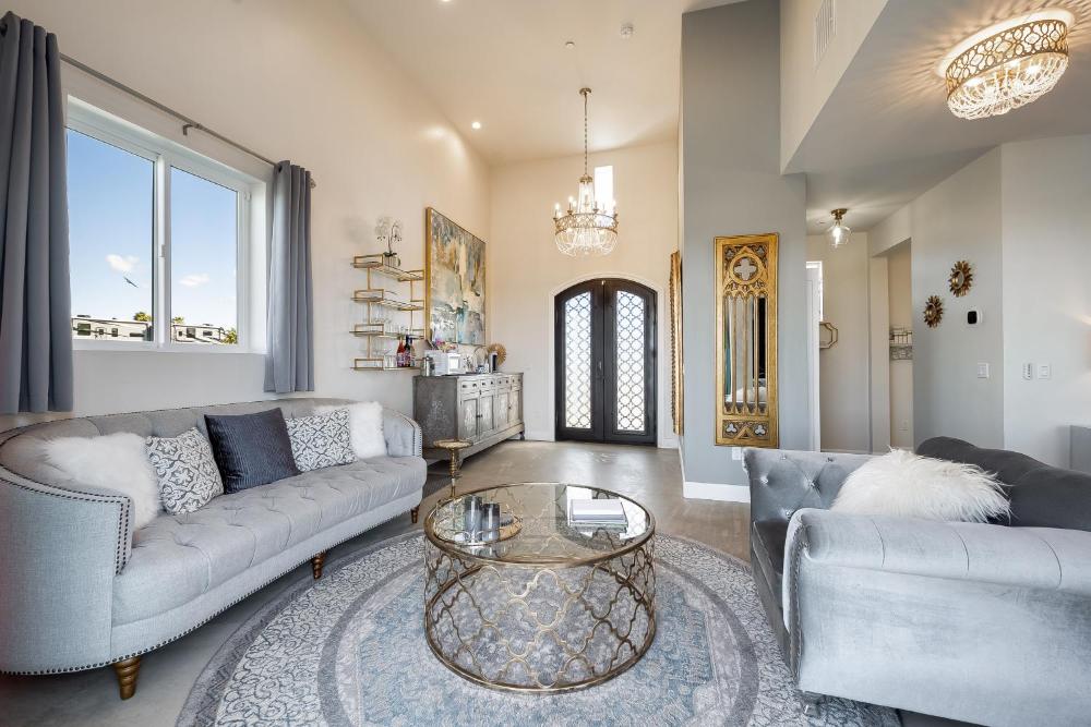 Superior King Room interior